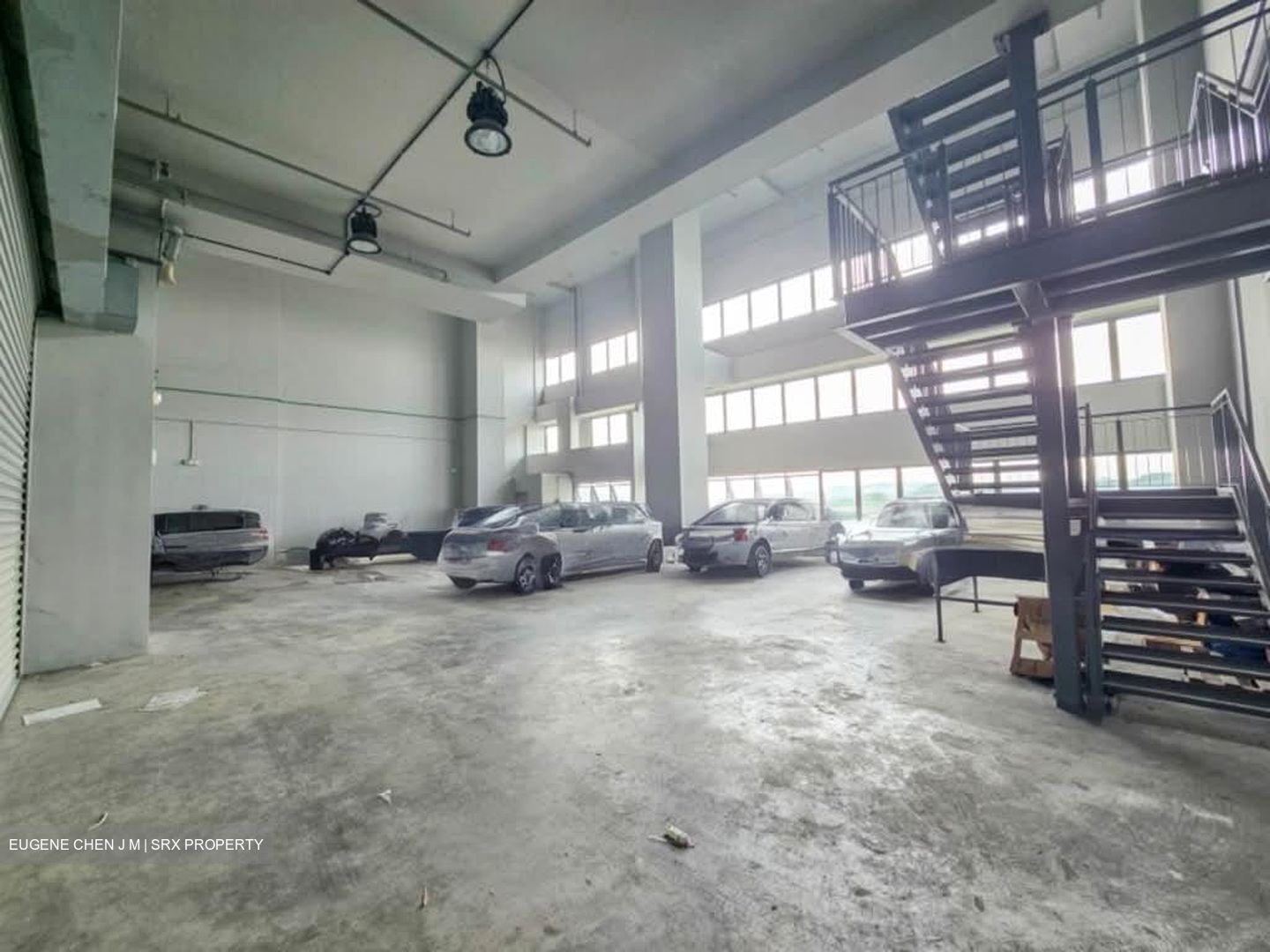 Carros Centre (D25), Factory #527960101